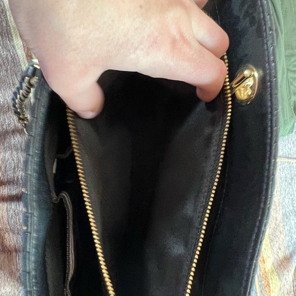 Henri Bendel Shoulder Bag - Picture 9 of 9